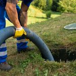 Betonowe szambo – jak wybrać szczelny zbiornik do domu jednorodzinnego